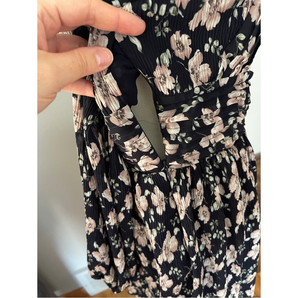 Lulu’s floral dress - Picture 6 of 7